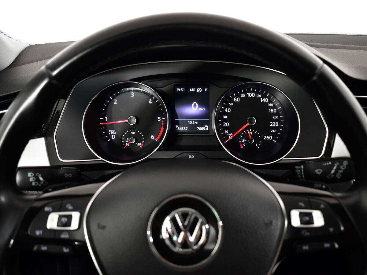 Volkswagen Passat б/у, 2018, Роботизированная. Фото: #10