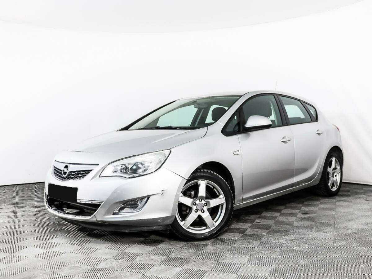 Opel Astra б/у, 2012, Механическая. Фото: #0