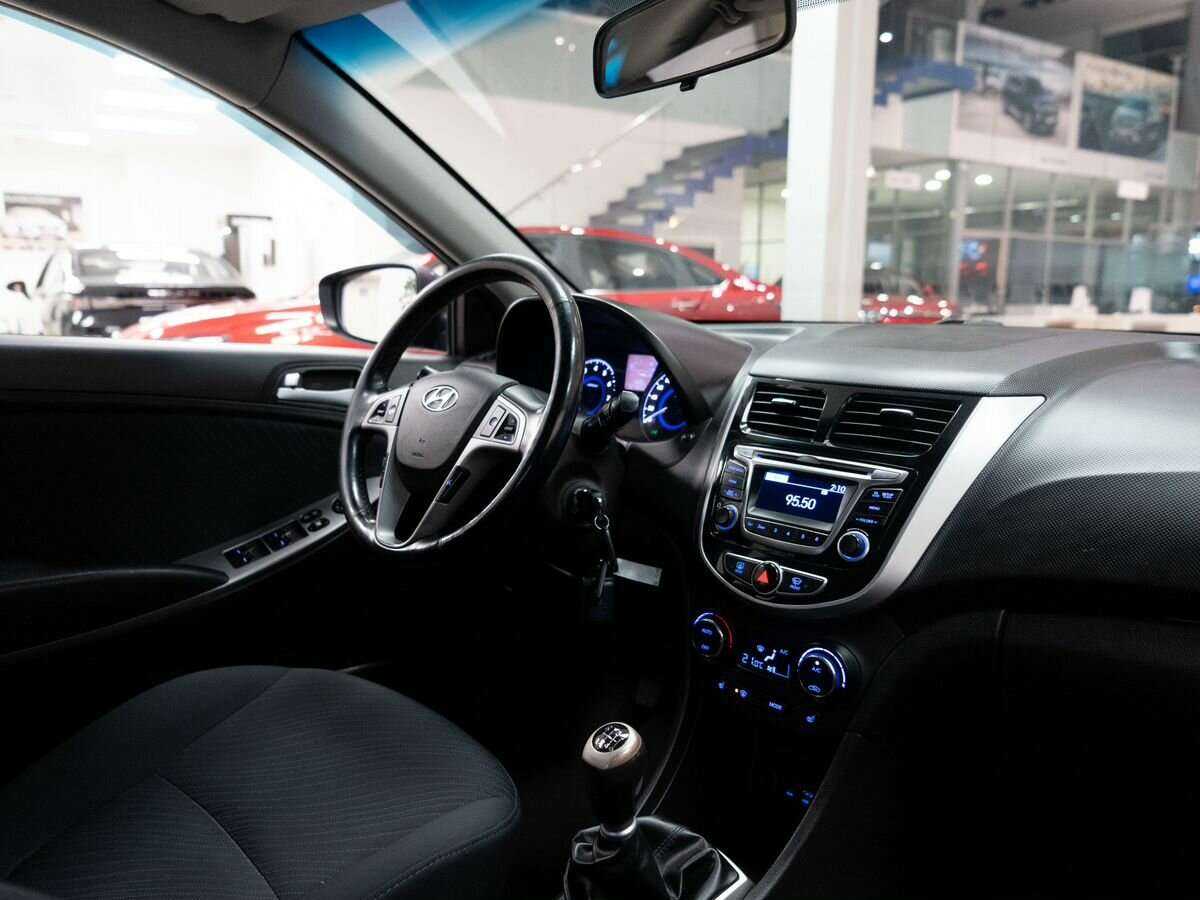 Hyundai Solaris б/у, 2015, Механическая. Фото: #15