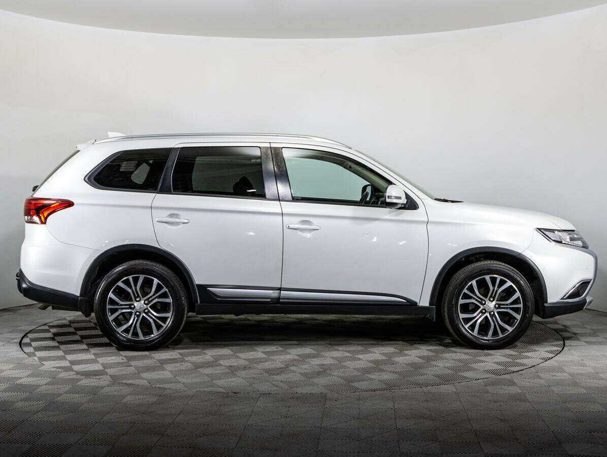 Mitsubishi Outlander б/у, 2018, Вариатор. Фото: #3