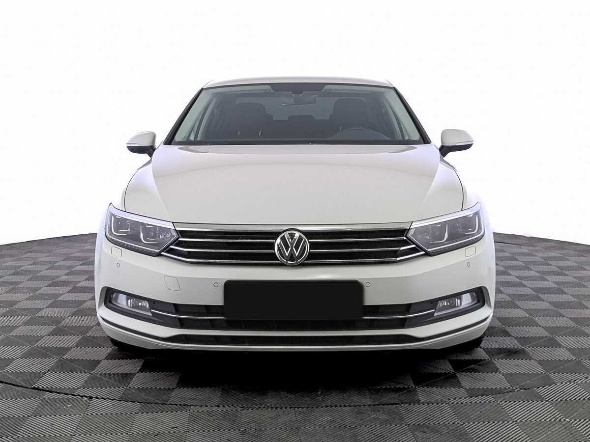 Volkswagen Passat б/у, 2019, Роботизированная. Фото: #1