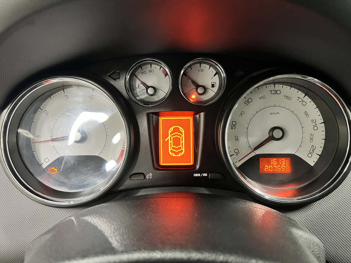 Peugeot 308 б/у, 2012, Механическая. Фото: #10