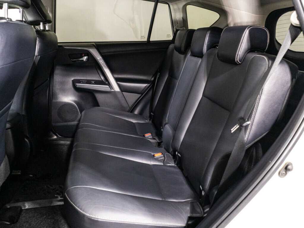 Toyota RAV4 б/у, 2017, Автоматическая. Фото: #9