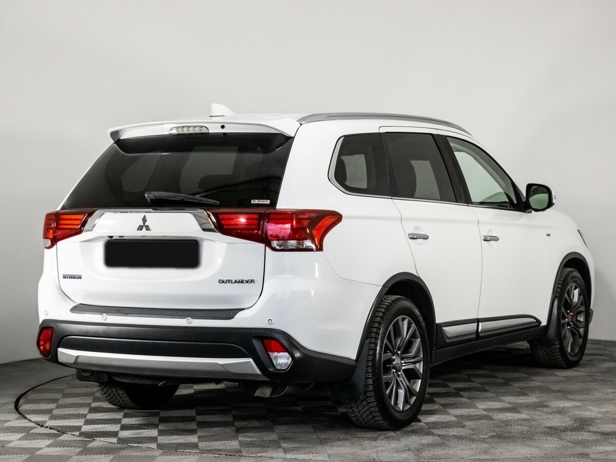 Mitsubishi Outlander б/у, 2017, Автоматическая. Фото: #3