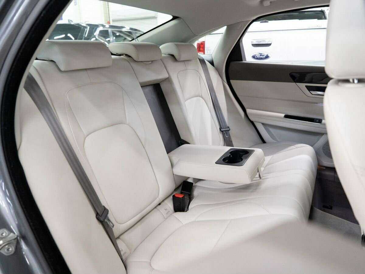 Jaguar XF б/у, 2017, Автоматическая. Фото: #7