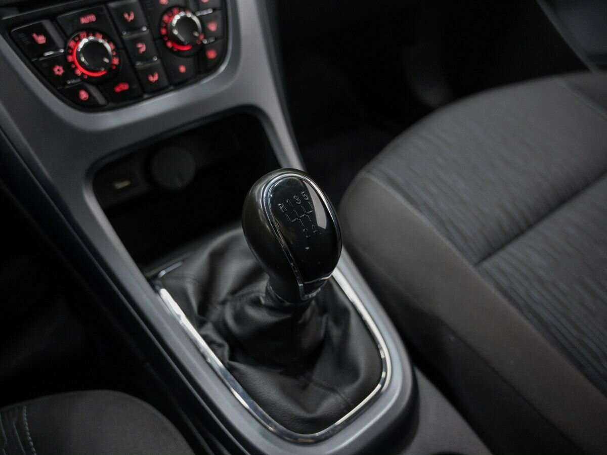 Опель Астра б/у, 2013, Механическая. Фото: #17