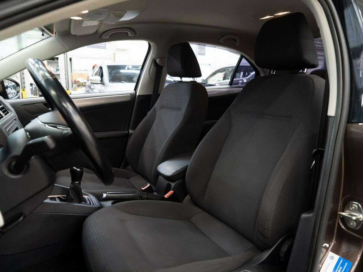 Volkswagen Jetta б/у, 2016, Механическая. Фото: #5