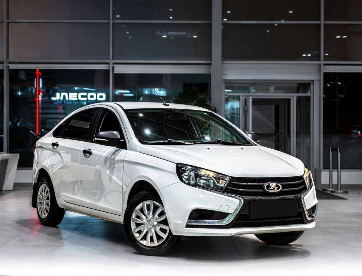 Лада (ВАЗ) Веста б/у, 2021, Механическая. Фото: #1