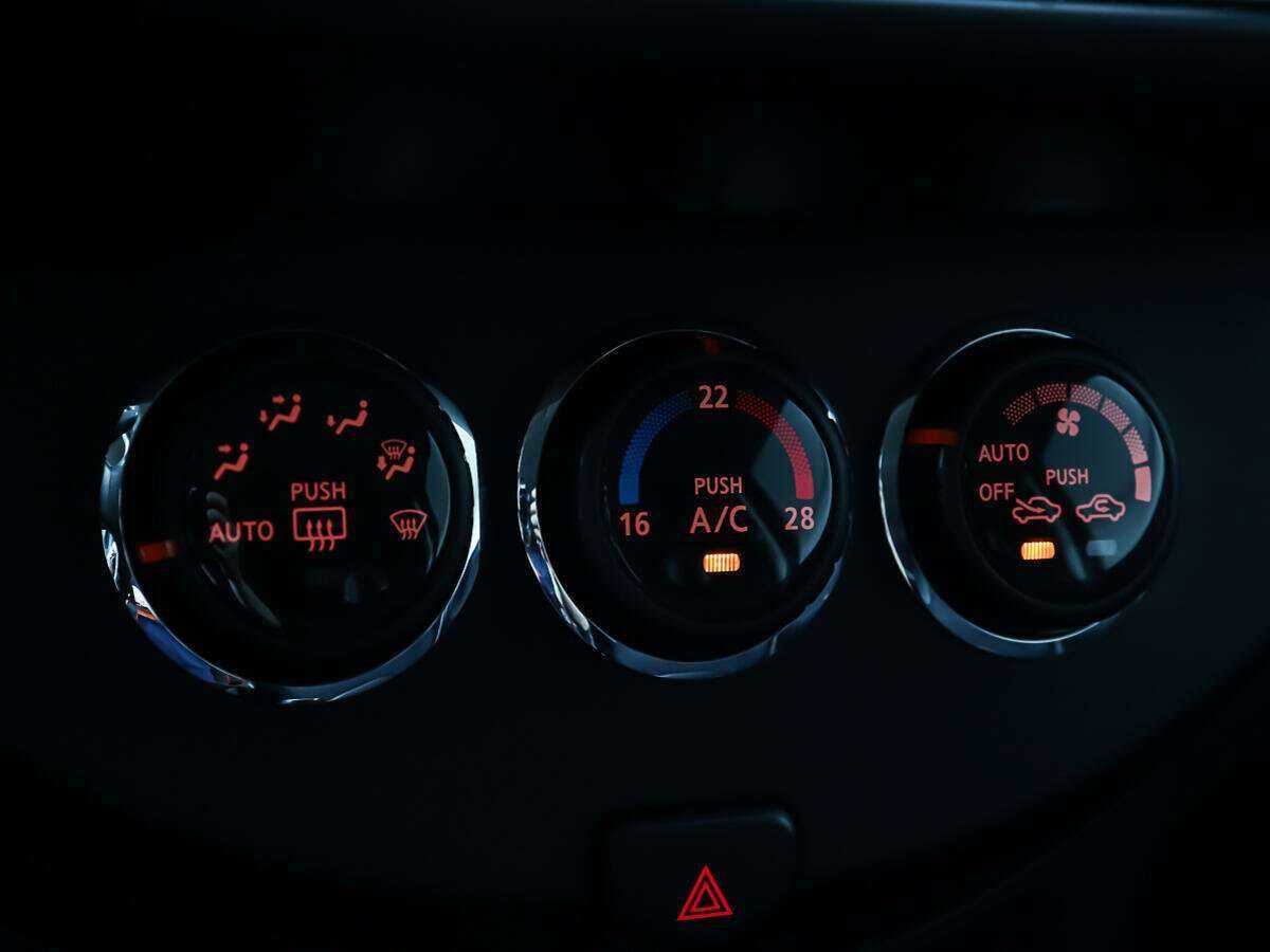 Ниссан Ноут б/у, 2012, Автоматическая. Фото: #15