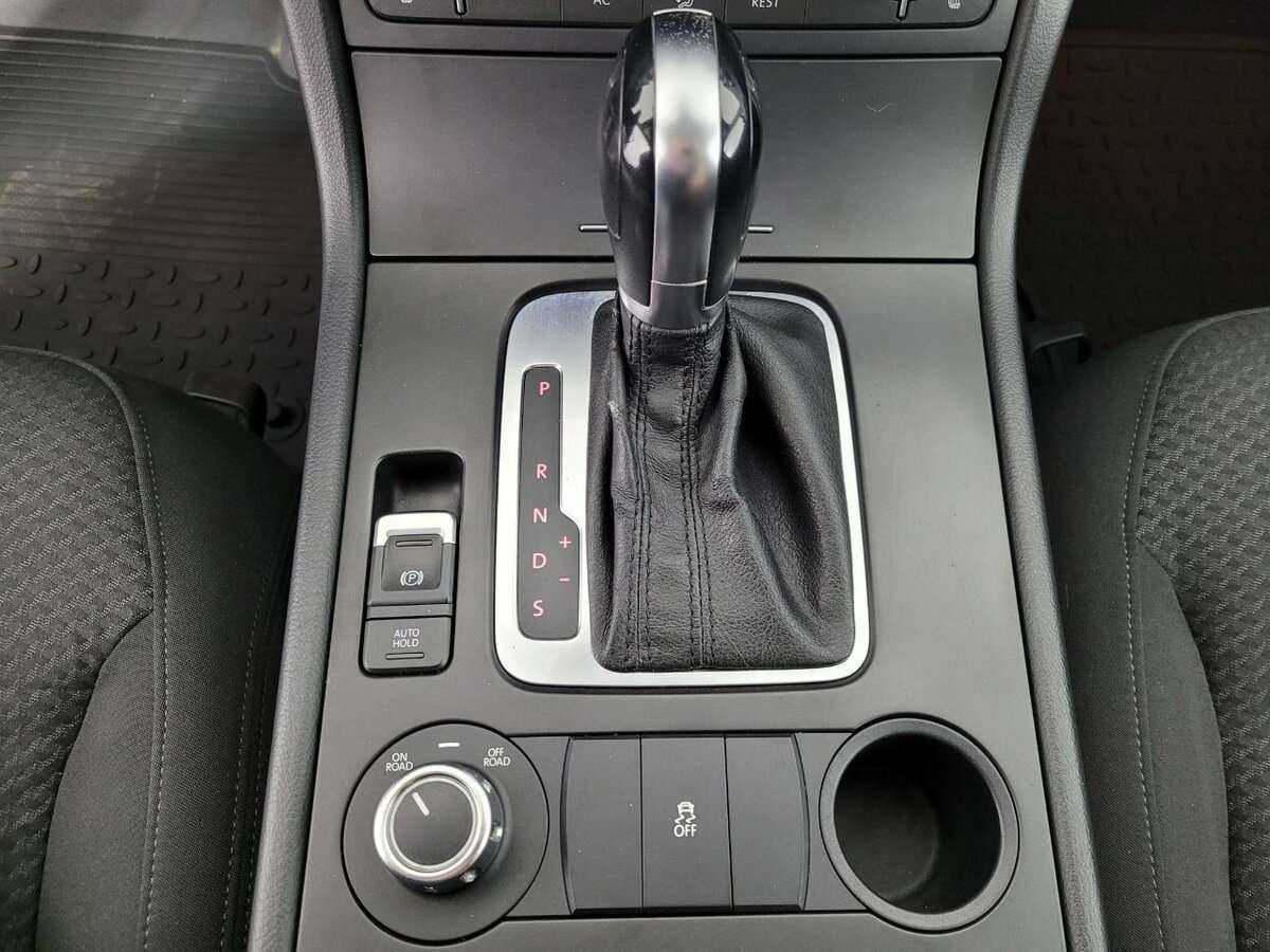 Volkswagen Touareg б/у, 2012, Автоматическая. Фото: #12