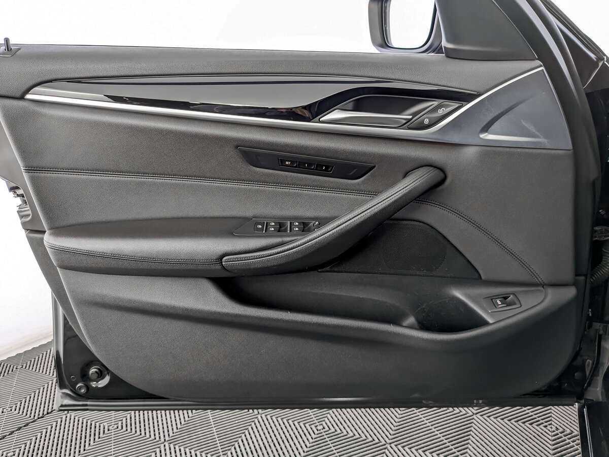 БМВ 5 серии б/у, 2018, Автоматическая. Фото: #12