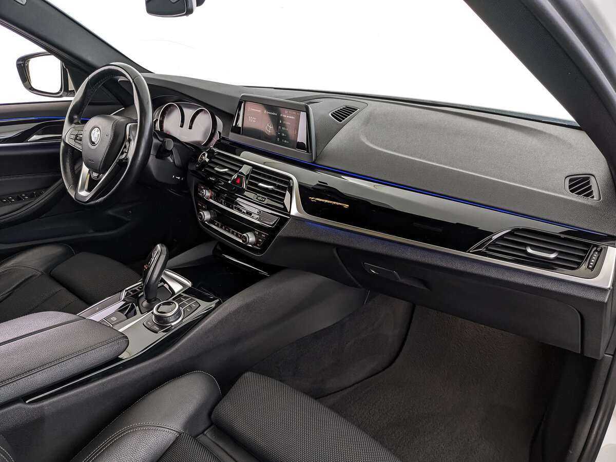 БМВ 5 серии б/у, 2017, Автоматическая. Фото: #8