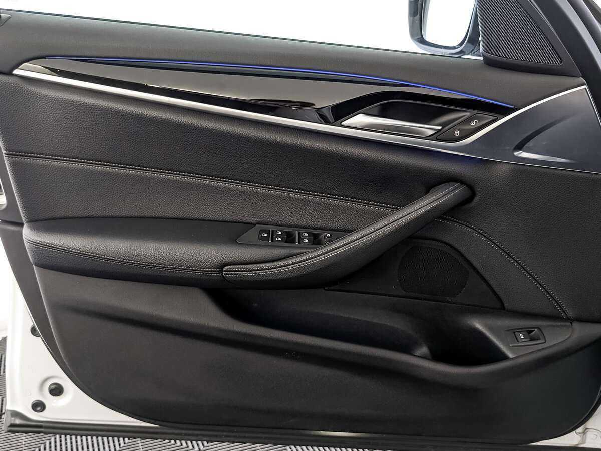 БМВ 5 серии б/у, 2017, Автоматическая. Фото: #14