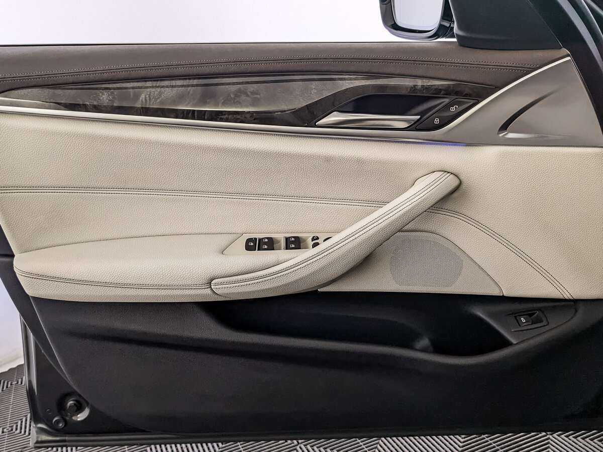 БМВ 5 серии б/у, 2017, Автоматическая. Фото: #14