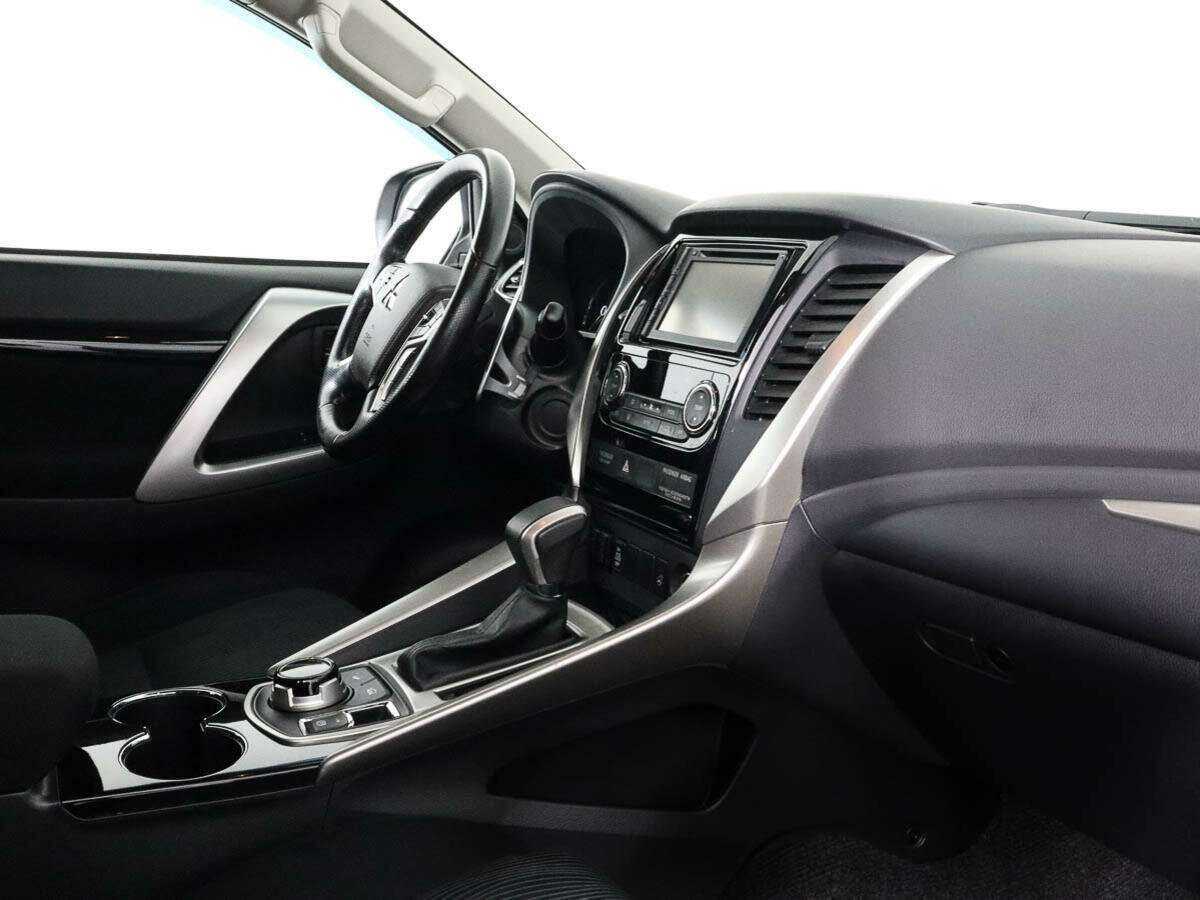 Митсубиши Паджеро Спорт б/у, 2017, Автоматическая. Фото: #6