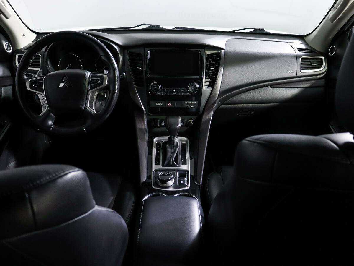 Митсубиши Паджеро Спорт б/у, 2018, Автоматическая. Фото: #9