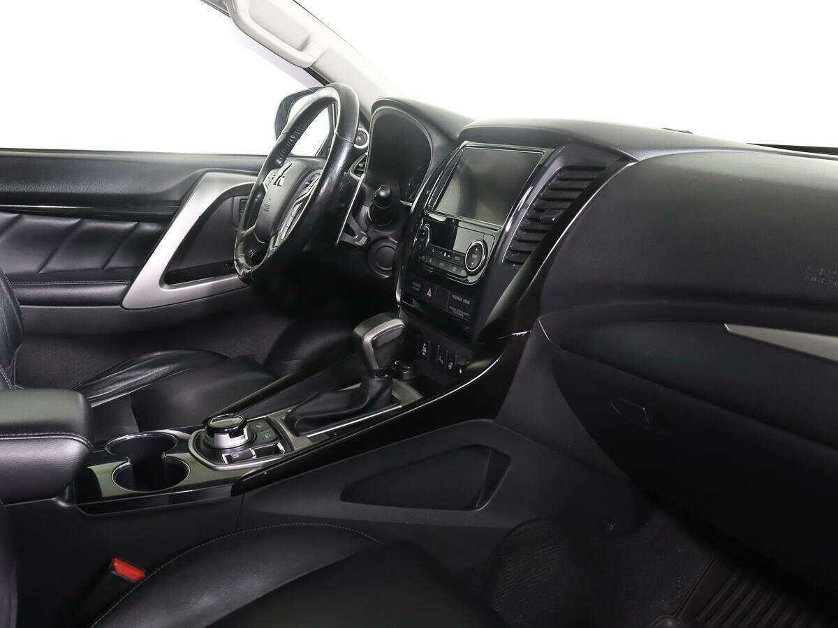 Митсубиши Паджеро Спорт б/у, 2017, Автоматическая. Фото: #7