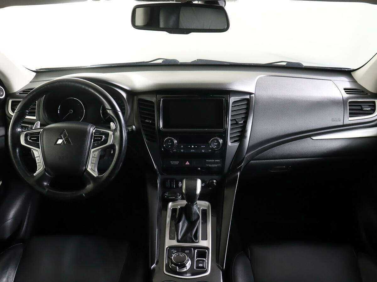 Митсубиши Паджеро Спорт б/у, 2017, Автоматическая. Фото: #10