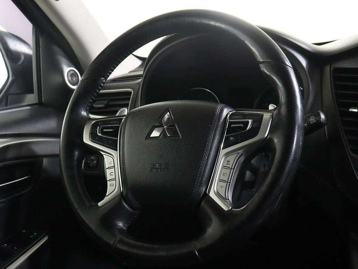 Митсубиши Паджеро Спорт б/у, 2017, Автоматическая. Фото: #13