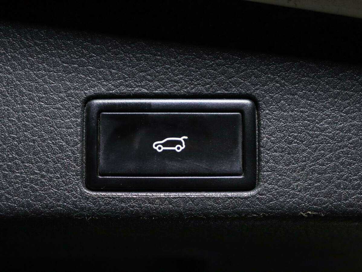 Volkswagen Touareg б/у, 2012, Автоматическая. Фото: #10