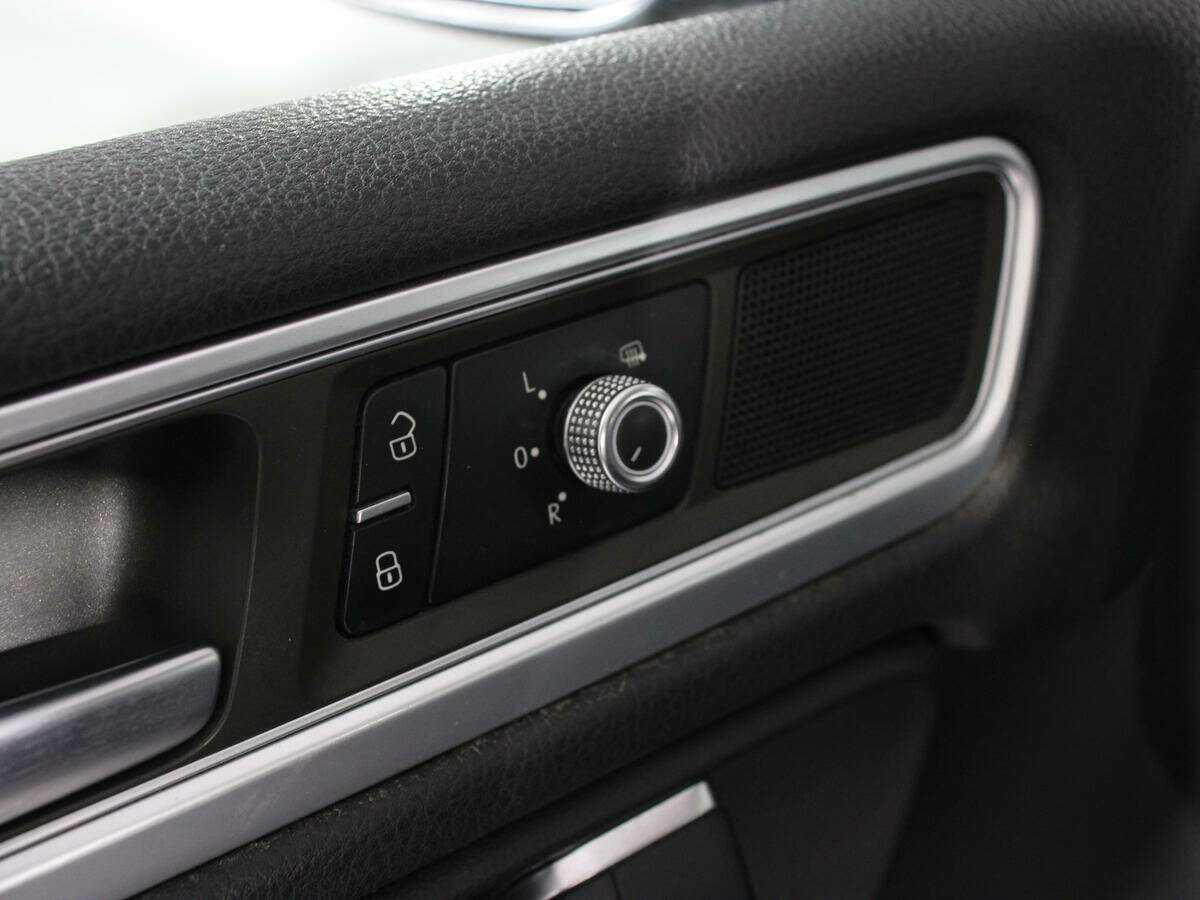 Volkswagen Touareg б/у, 2015, Автоматическая. Фото: #16