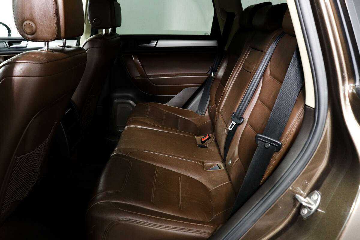 Volkswagen Touareg б/у, 2012, Автоматическая. Фото: #11