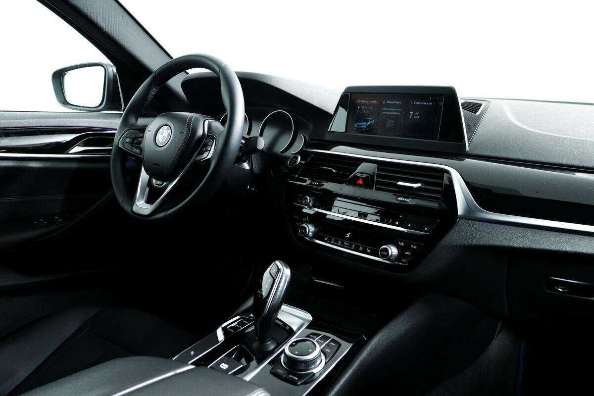 БМВ 5 серии б/у, 2017, Автоматическая. Фото: #8