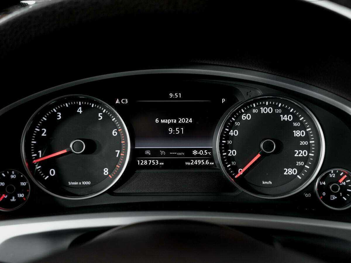 Volkswagen Touareg б/у, 2014, Автоматическая. Фото: #10