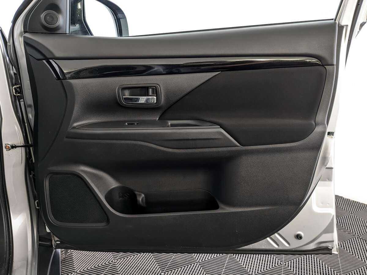 Митсубиши Оутлэндер б/у, 2020, Вариатор. Фото: #21