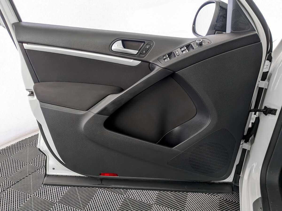 Volkswagen Tiguan б/у, 2013, Автоматическая. Фото: #14