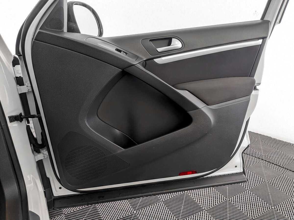 Volkswagen Tiguan б/у, 2013, Автоматическая. Фото: #19