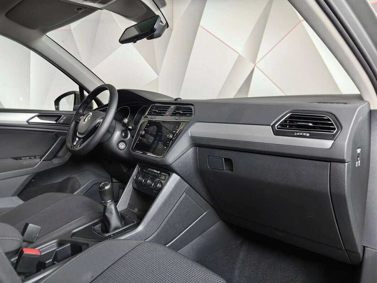 Volkswagen Tiguan б/у, 2020, Механическая. Фото: #12