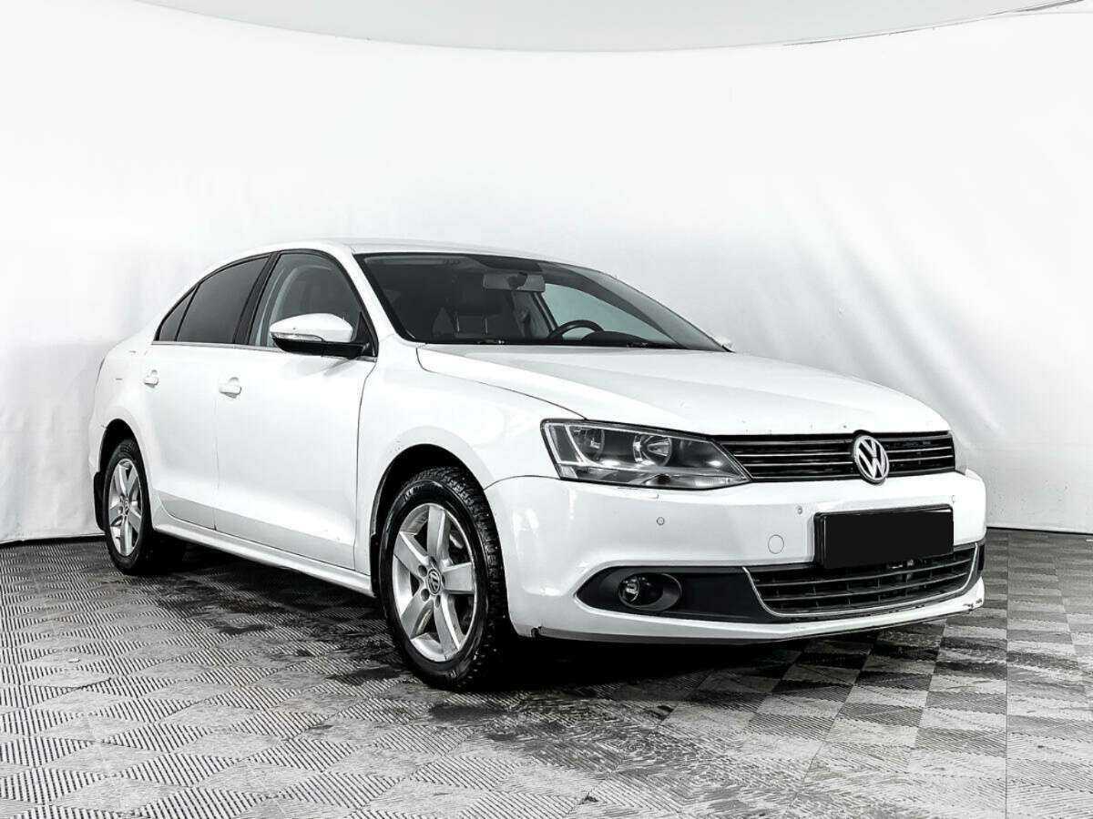 Volkswagen Jetta б/у, 2013, Автоматическая. Фото: #2