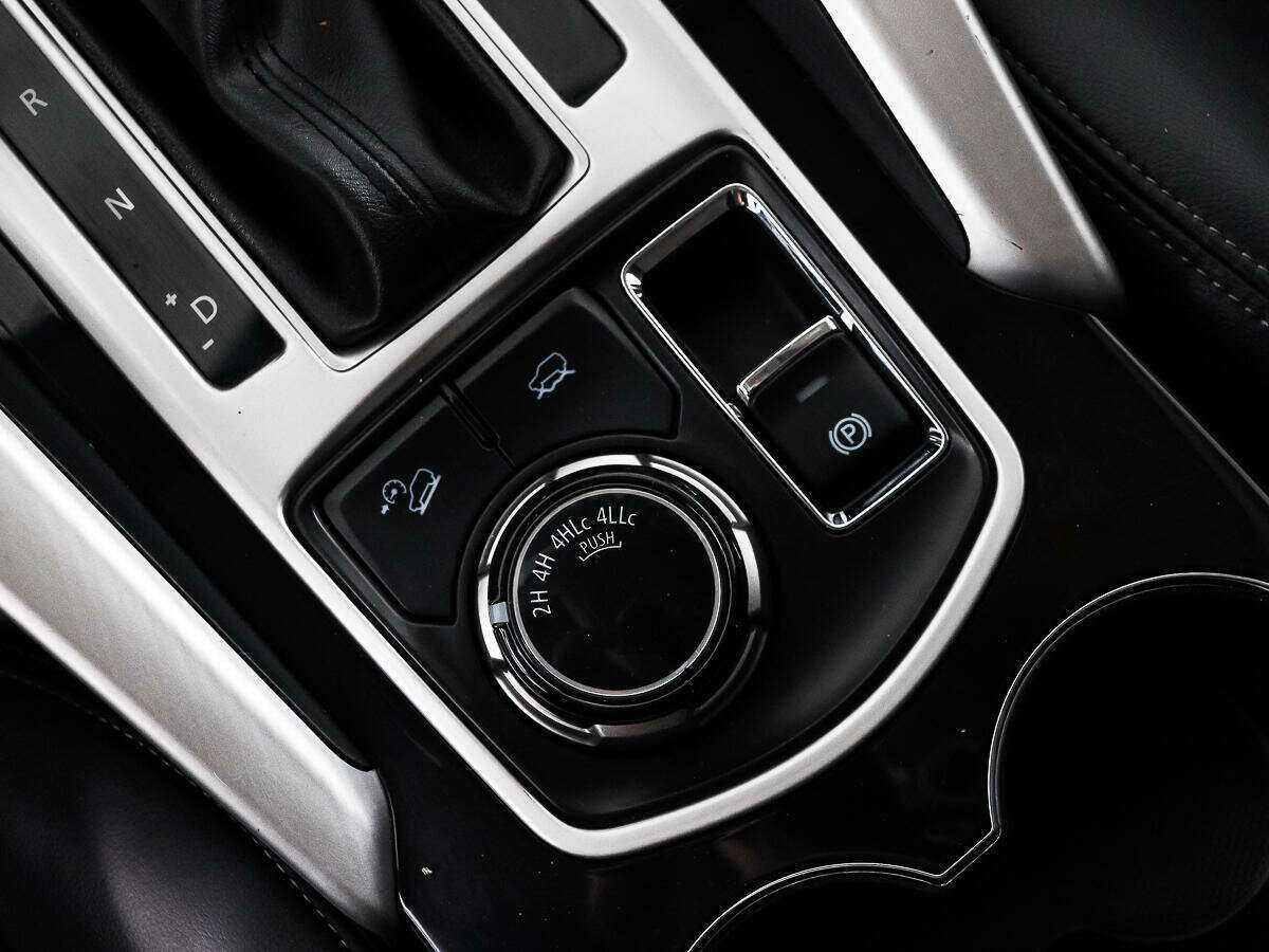 Митсубиши Паджеро Спорт б/у, 2016, Автоматическая. Фото: #9