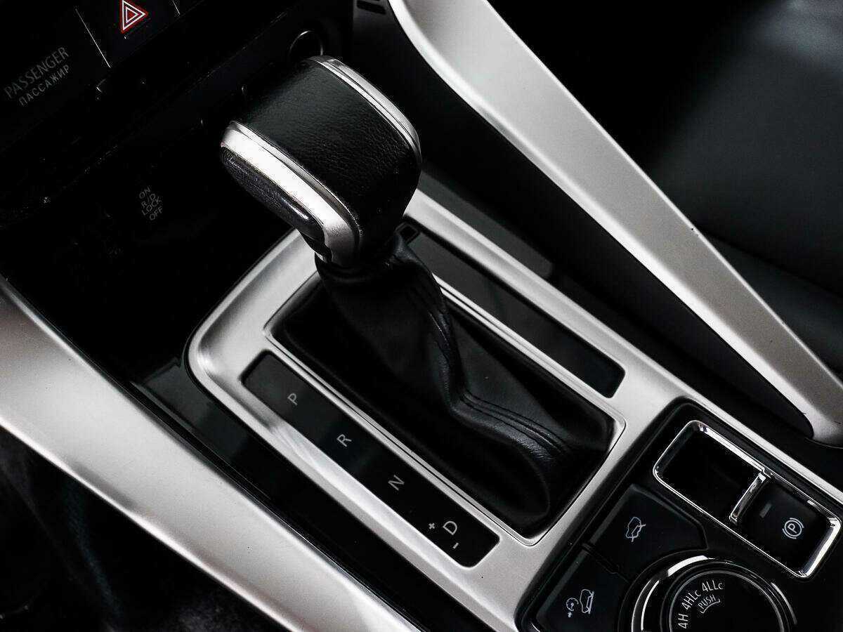 Митсубиши Паджеро Спорт б/у, 2016, Автоматическая. Фото: #10