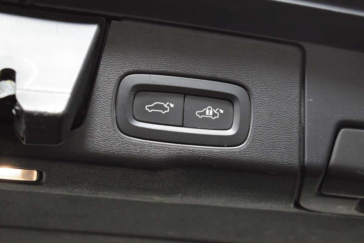 Volvo XC60 б/у, 2020, Автоматическая. Фото: #6