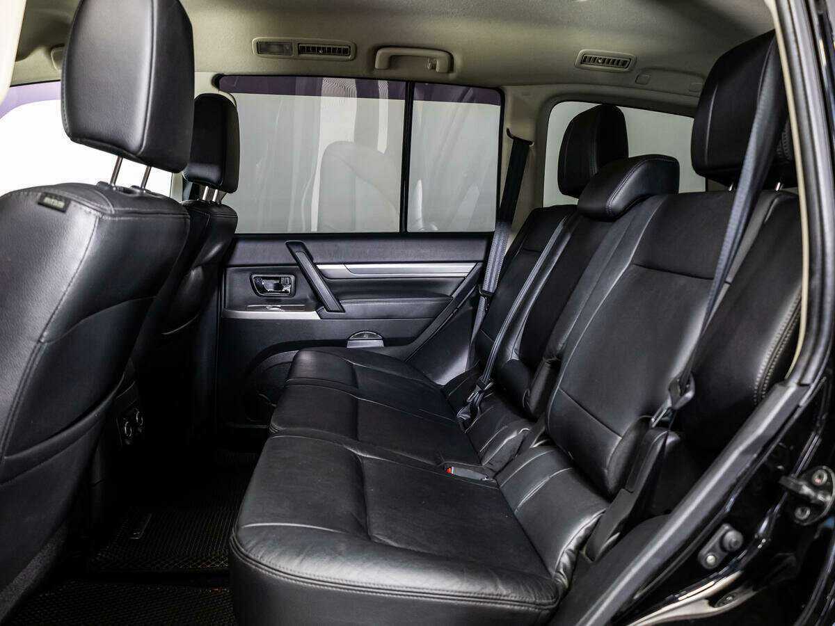 Митсубиши Паджеро б/у, 2015, Автоматическая. Фото: #9