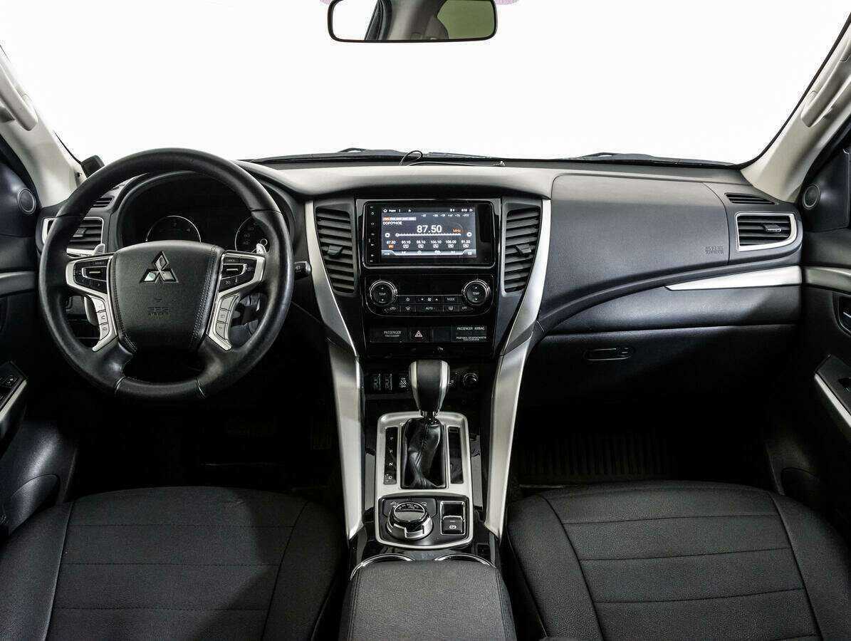 Митсубиши Паджеро Спорт б/у, 2017, Автоматическая. Фото: #9