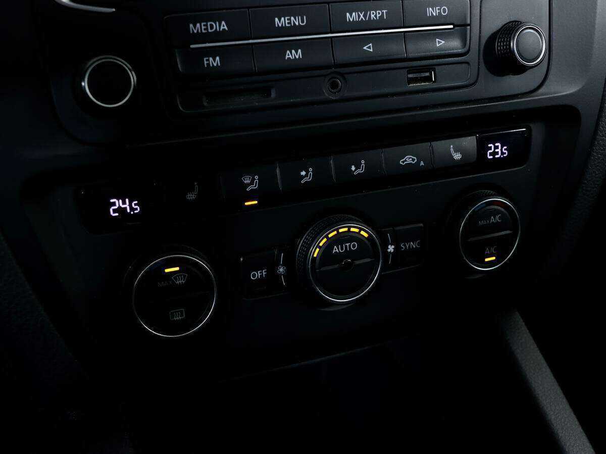 Volkswagen Jetta б/у, 2015, Автоматическая. Фото: #12