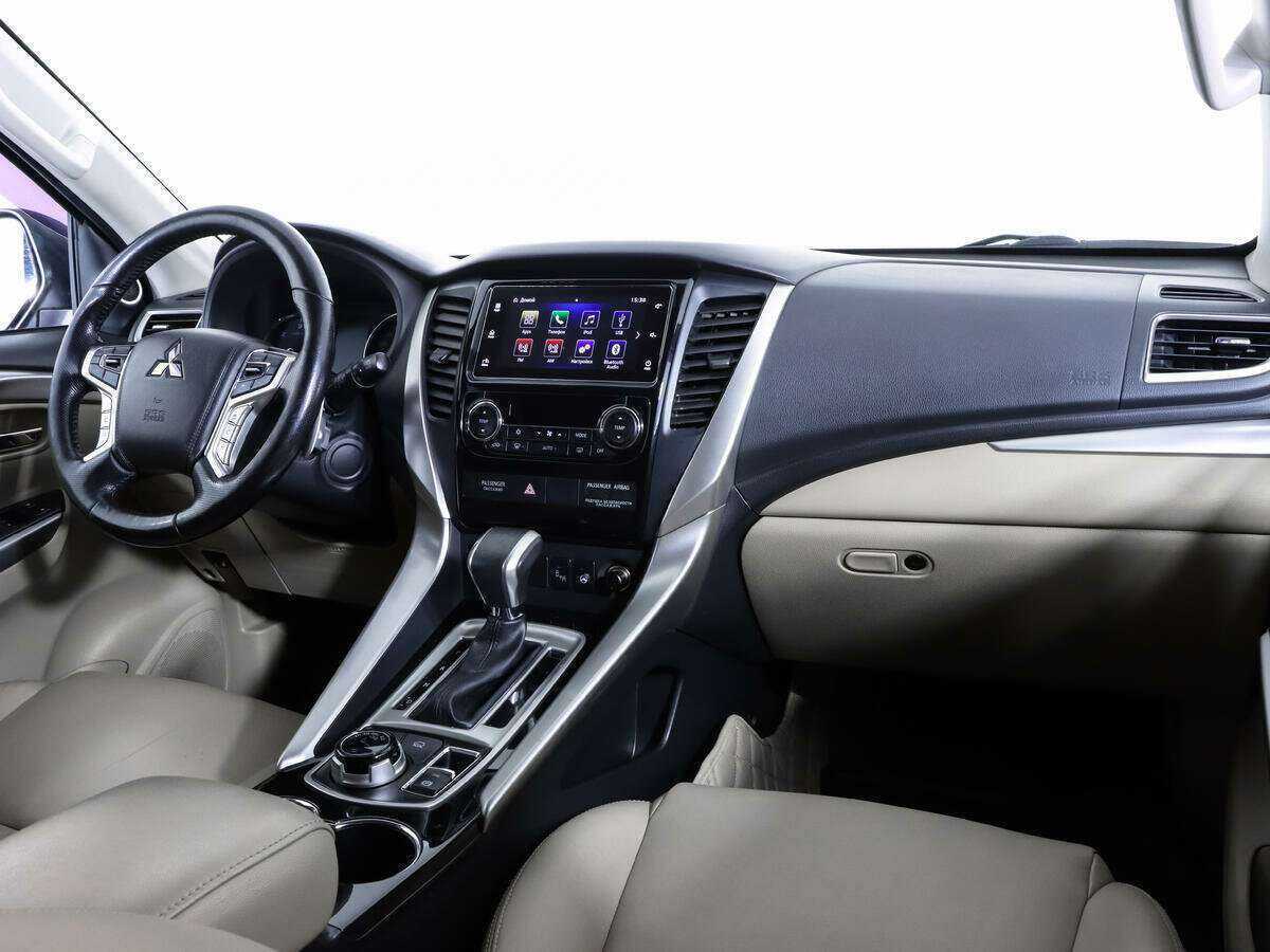 Митсубиши Паджеро Спорт б/у, 2017, Автоматическая. Фото: #8