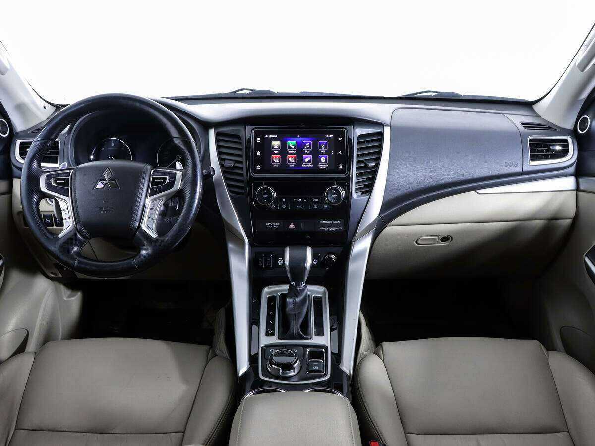 Митсубиши Паджеро Спорт б/у, 2017, Автоматическая. Фото: #9