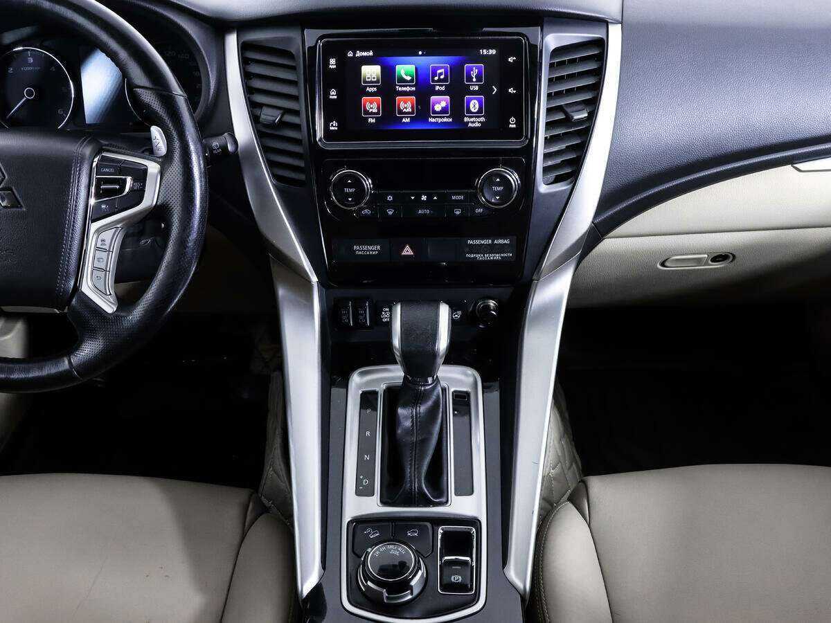 Митсубиши Паджеро Спорт б/у, 2017, Автоматическая. Фото: #16