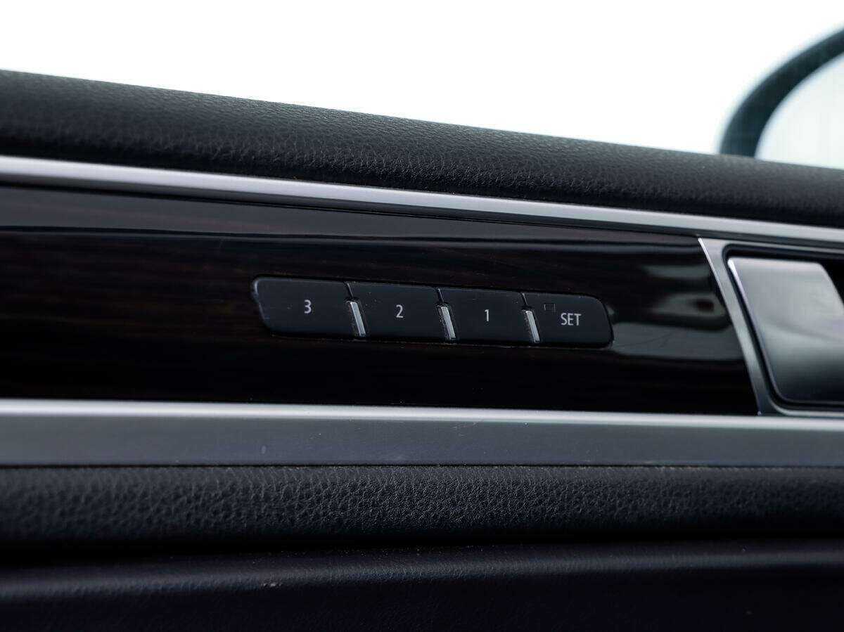 Volkswagen Touareg б/у, 2016, Автоматическая. Фото: #12