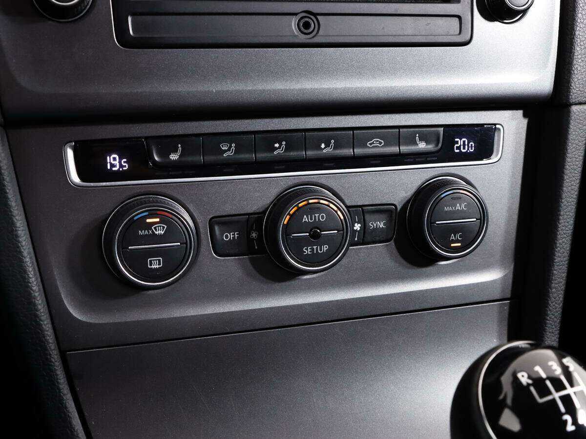 Volkswagen Golf б/у, 2013, Механическая. Фото: #11