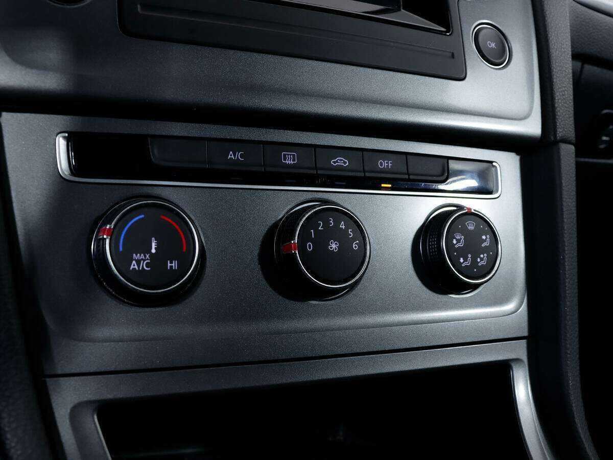 Volkswagen Golf б/у, 2013, Механическая. Фото: #12