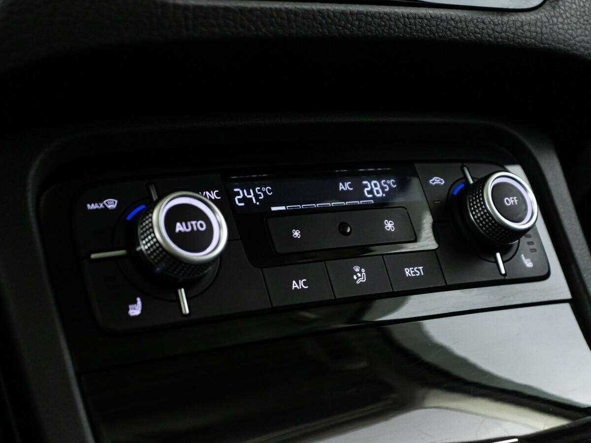 Volkswagen Touareg б/у, 2015, Автоматическая. Фото: #19