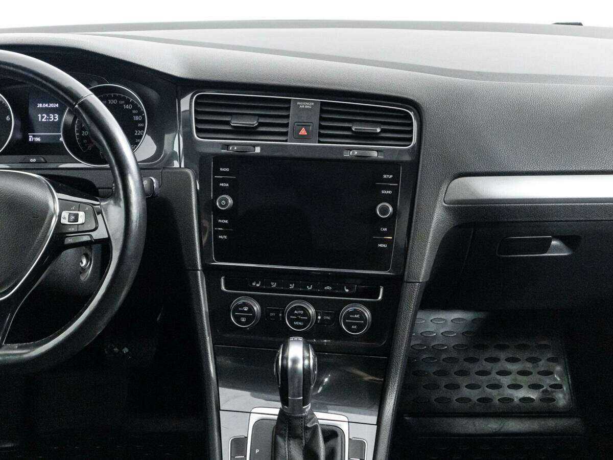 Volkswagen Golf б/у, 2018, Роботизированная. Фото: #13