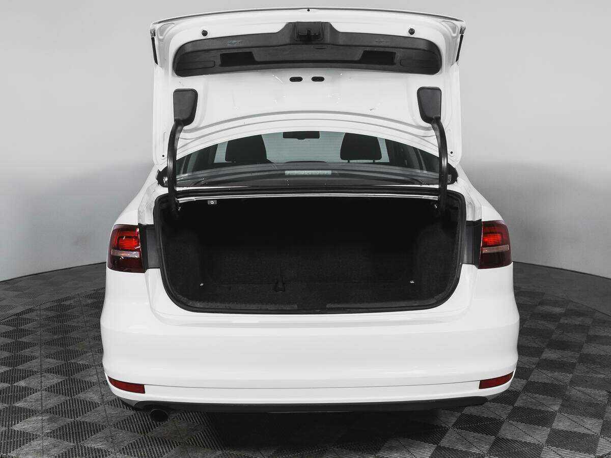 Volkswagen Jetta б/у, 2016, Автоматическая. Фото: #16