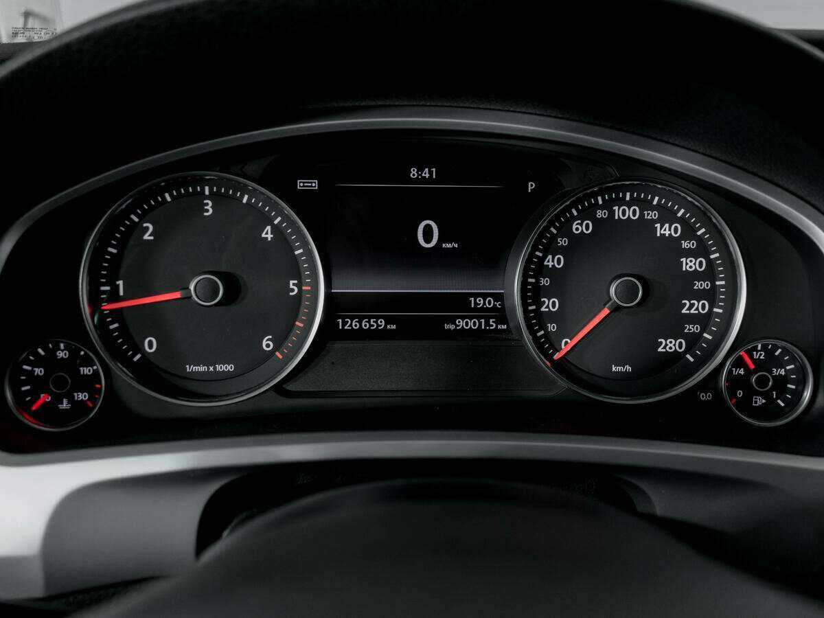 Volkswagen Touareg б/у, 2012, Автоматическая. Фото: #10