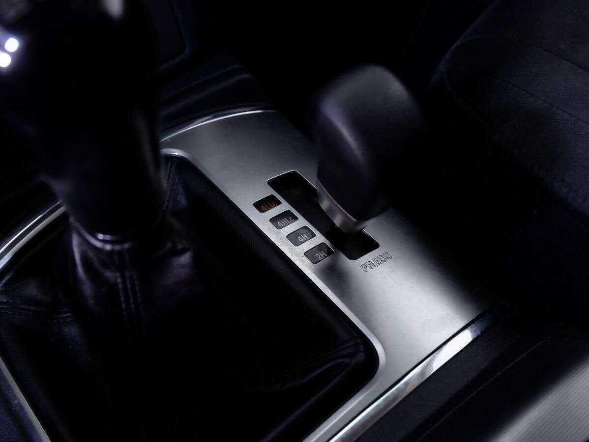 Митсубиши Паджеро б/у, 2013, Механическая. Фото: #13